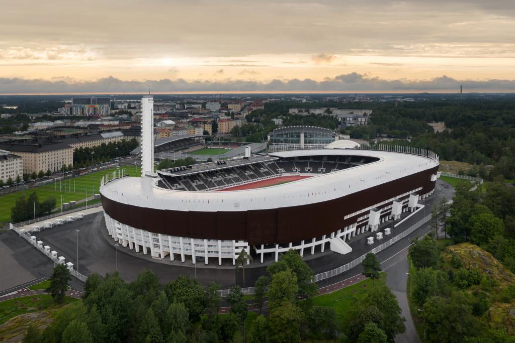 Olympiastadionin julkisivusta uusi ilmakuva elokuu 2020.